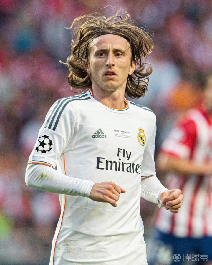 记者：申花携六外援出战广岛三箭，李可因伤未随队前往