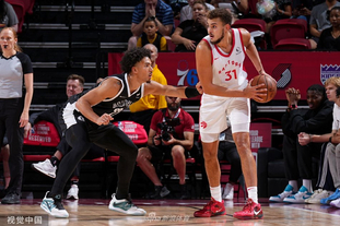 状态火热！布伦森半场13中8得到23分2篮板5助攻