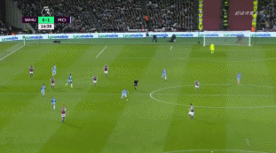 今年上海双雄争冠战启用外籍裁判，去年的主裁为傅明、李海新