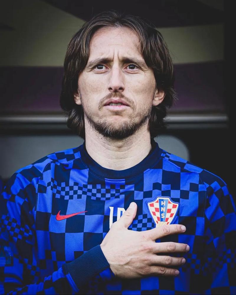 尹鸿博：明天是我生涯最后一场中超，因伤不得不做出退役选择